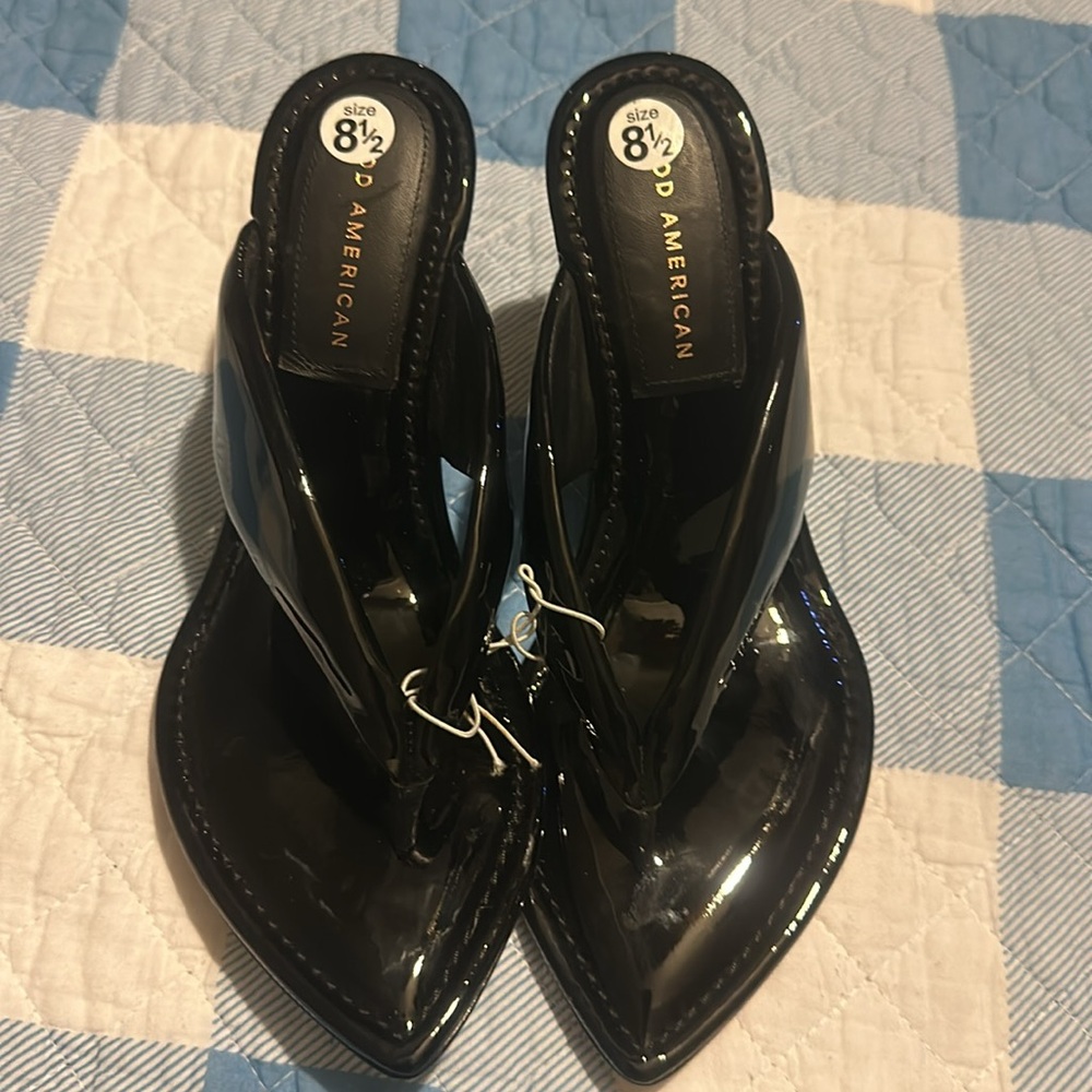 GOOD AMERICAN Cinder-f*king-rella Thong Wedges - Black Patent - Picture 2 of 9